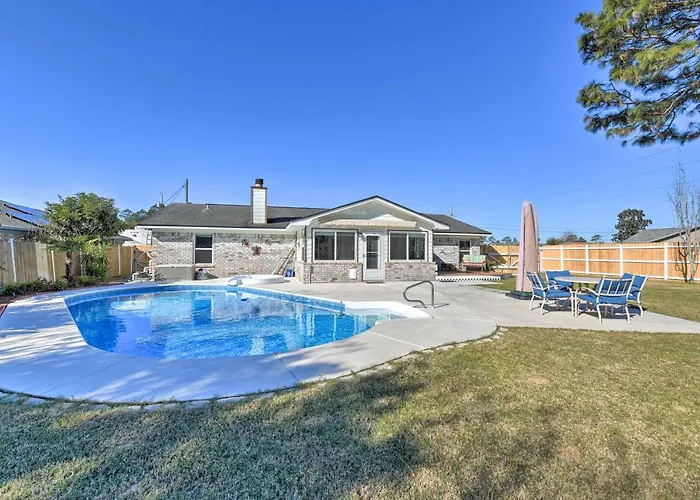 Welcoming W/ Spacious Yard! * Pensacola