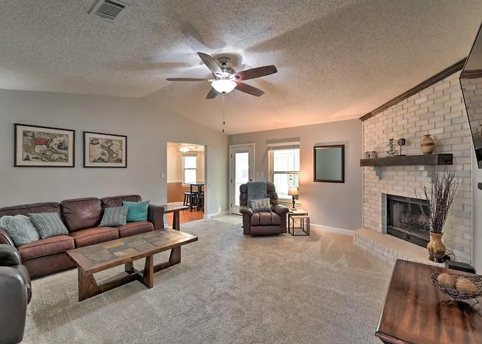 Welcoming W/ Spacious Yard! Holiday home Pensacola