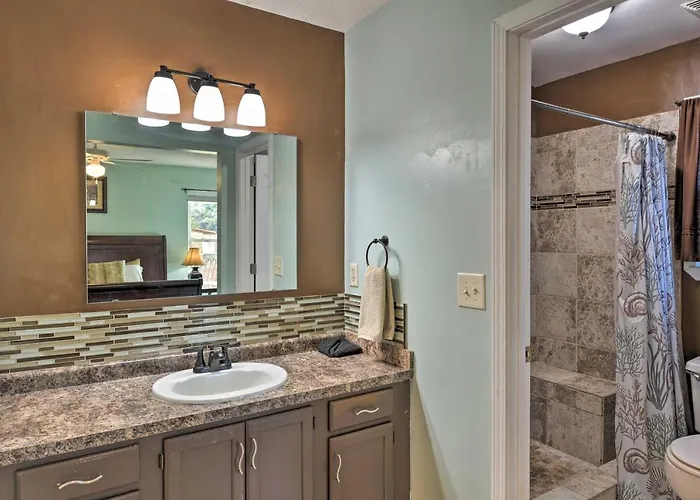 Welcoming W/ Spacious Yard! Holiday home Pensacola