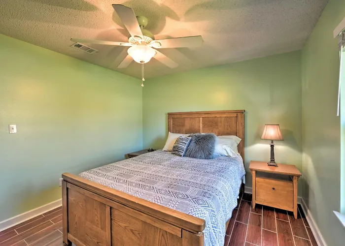 Welcoming W/ Spacious Yard! Holiday home *