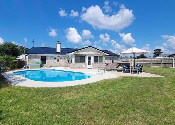 Welcoming W/ Spacious Yard! * Pensacola