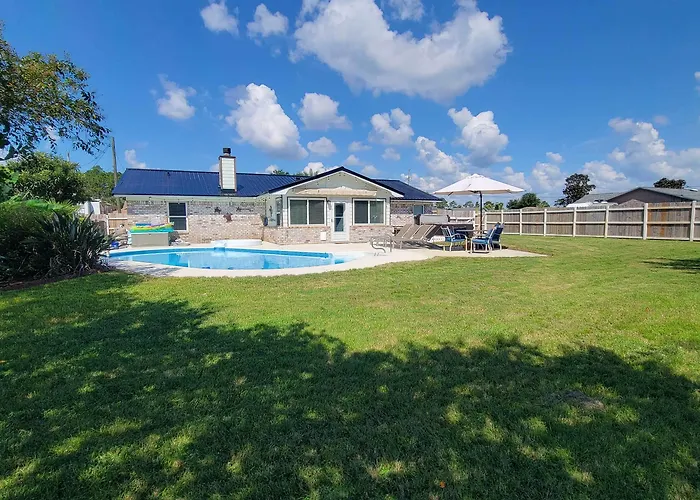 Welcoming W/ Spacious Yard!