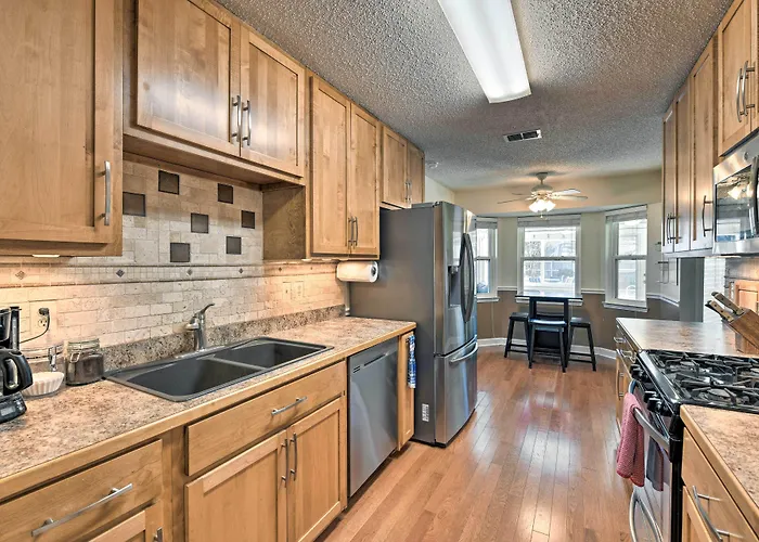 Welcoming W/ Spacious Yard!